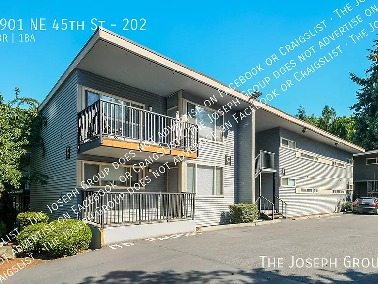Laurelhurst — Photo 16