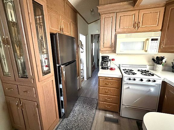 3rd image of 13650 N Frontage Rd #214