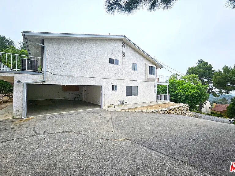 2251 Maurice Ave — Photo 34