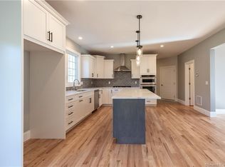 32 Arbor Xing, East Lyme, CT 06333