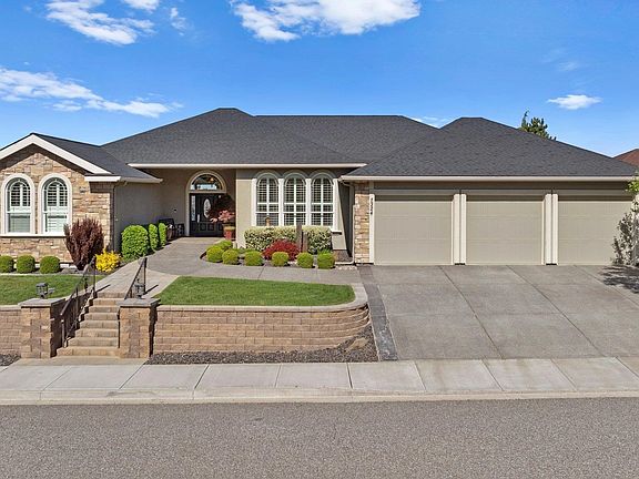 2nd image of 1324 Alla Vista St
