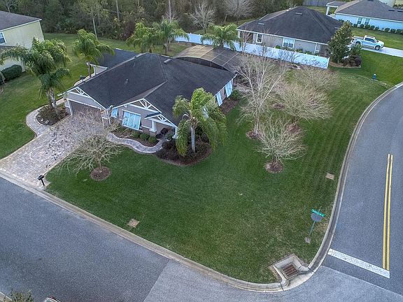 3rd image of 32 Angela Dr