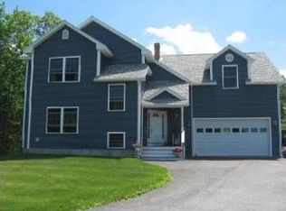 8 Presidential Dr, Gray, ME 04039