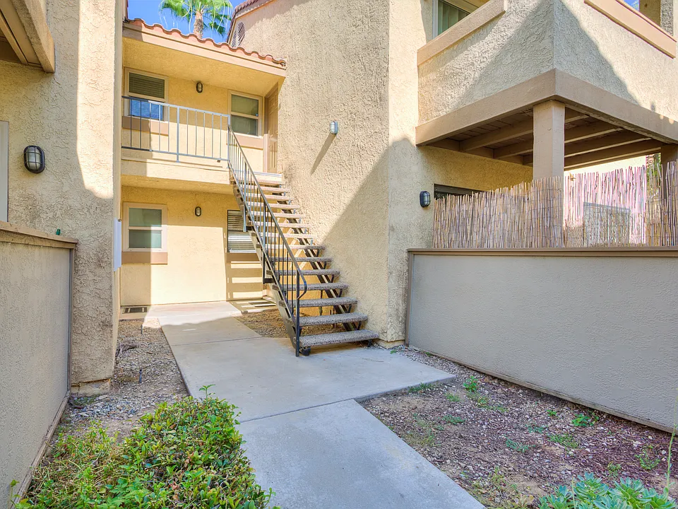 1116 W Blaine St #203