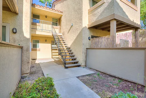 1116 W Blaine St #203 Photo 1