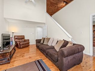 84 10th St APT 5, Lowell, MA 01850