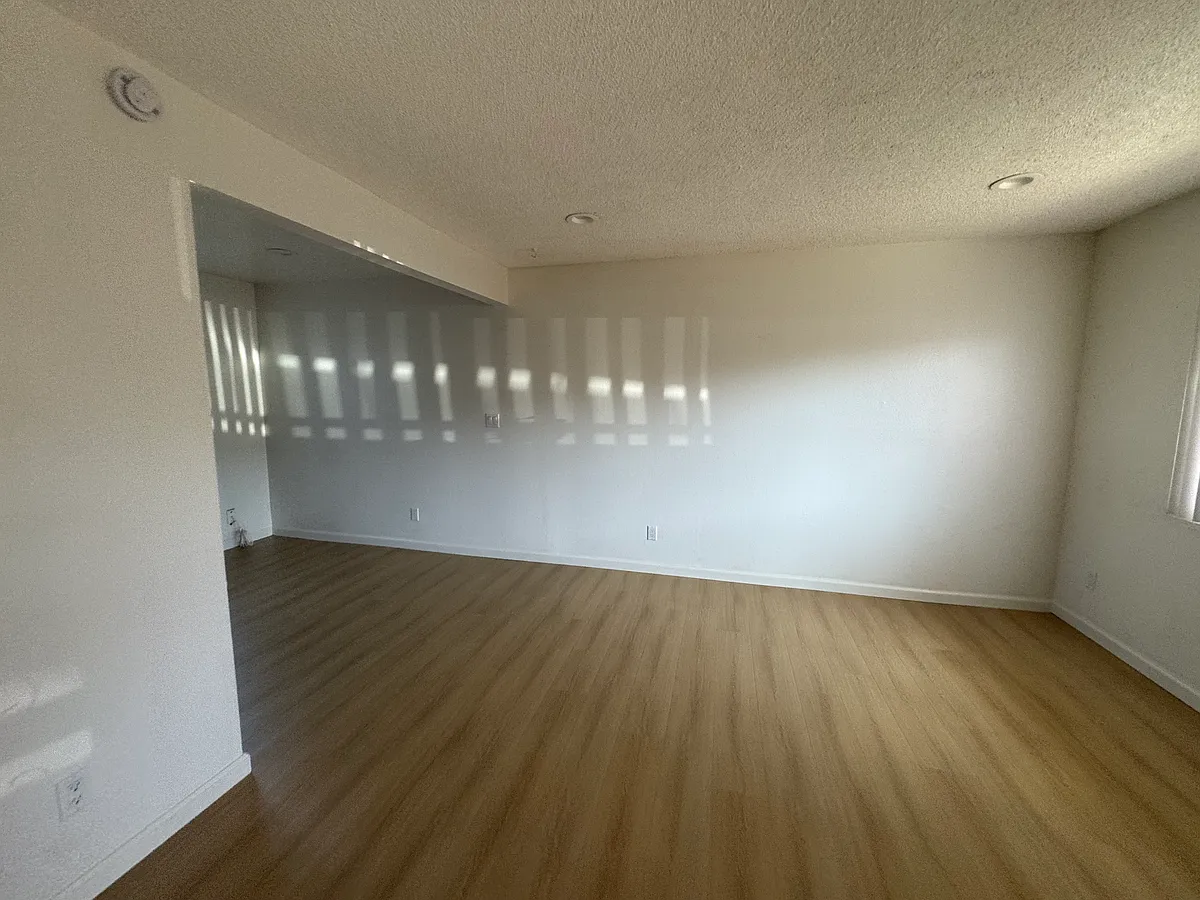 Building Photo - 1520 W 224th St #3