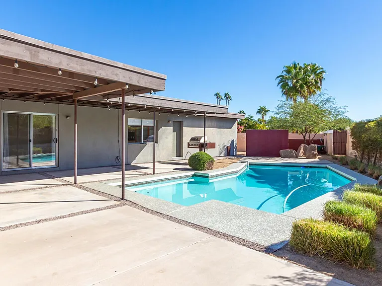 3509 E Cannon Dr — Photo 2