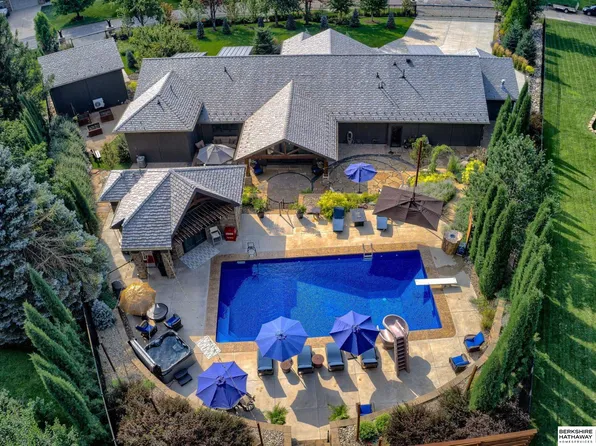 10945 N 51st St, Omaha, NE 68152