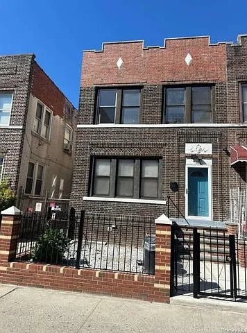 3 bed, 1.0 bath, 1320 sqft, $3,700 — Photo 1