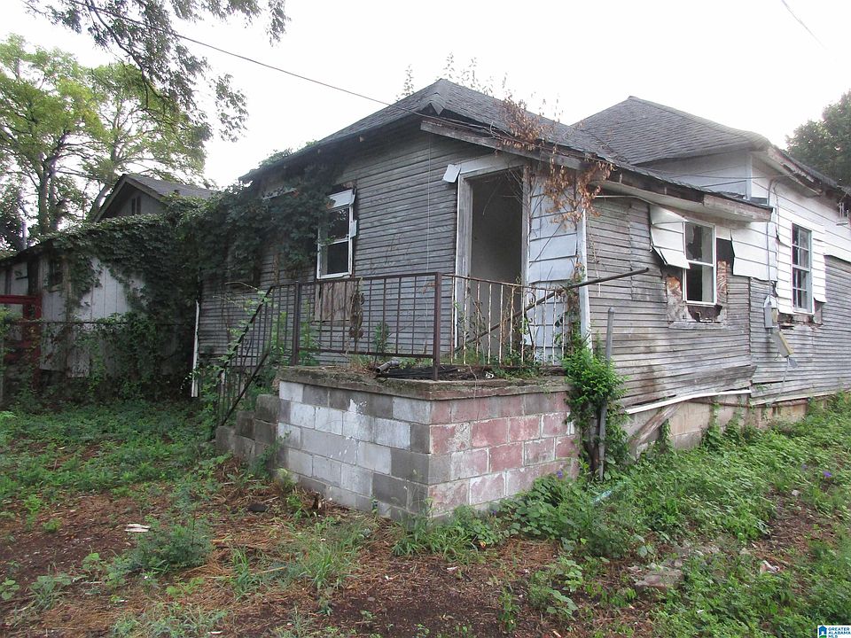 2nd image of 820 19th St SW