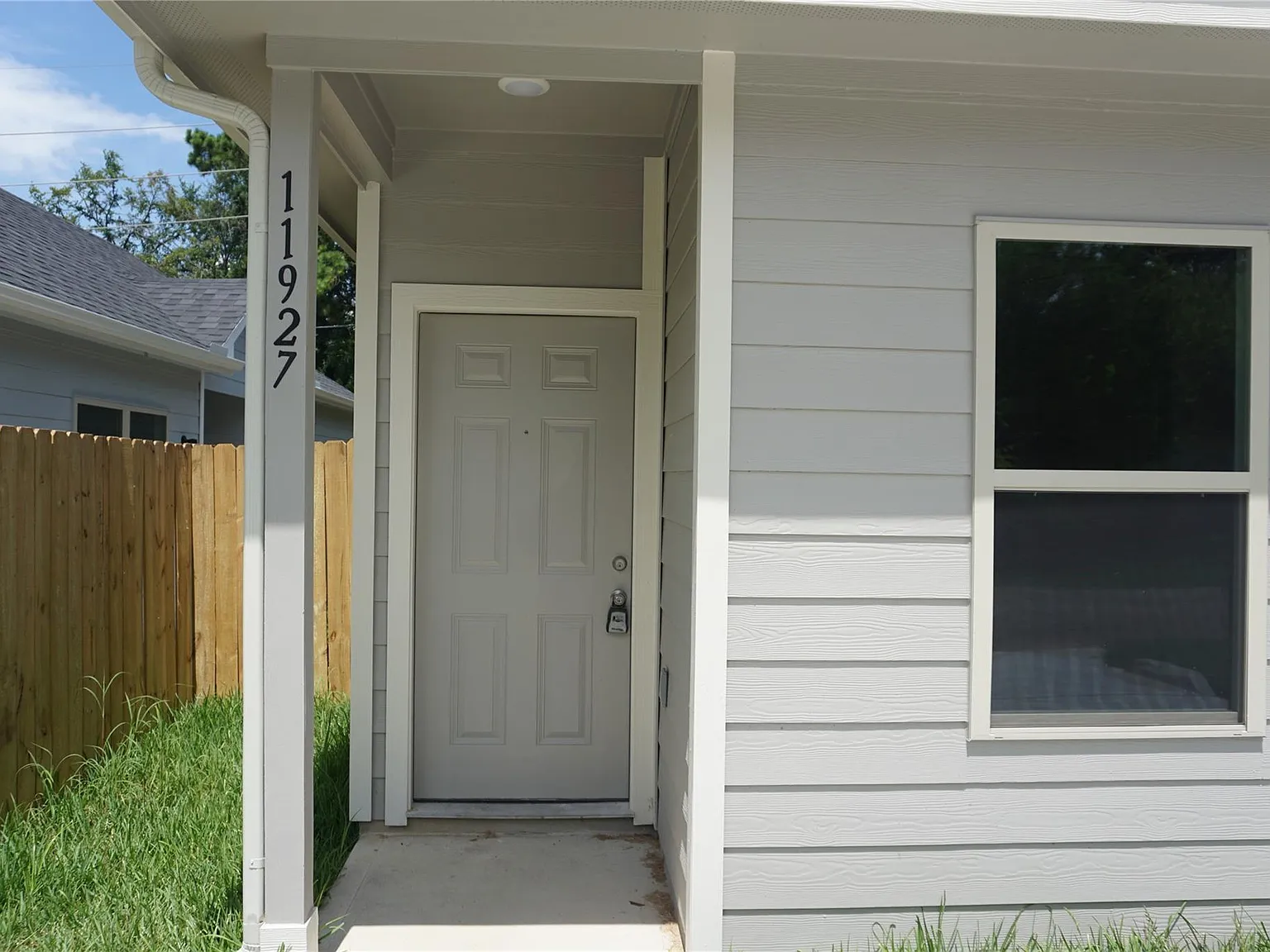 2 bed, 2.0 bath, 949 sqft, $1,350 — Photo 2