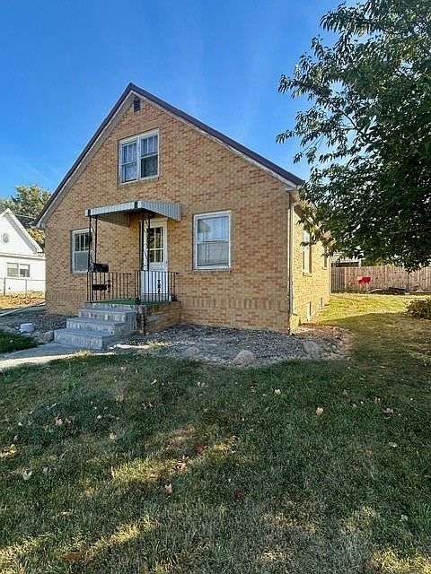 102 N Green St, Toledo, IA 52342 | Zillow
