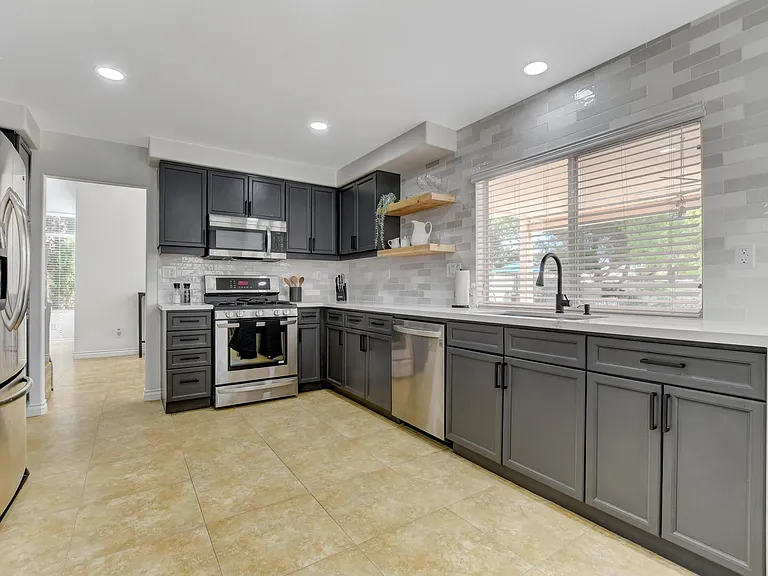 457 Compo Ave — Photo 23