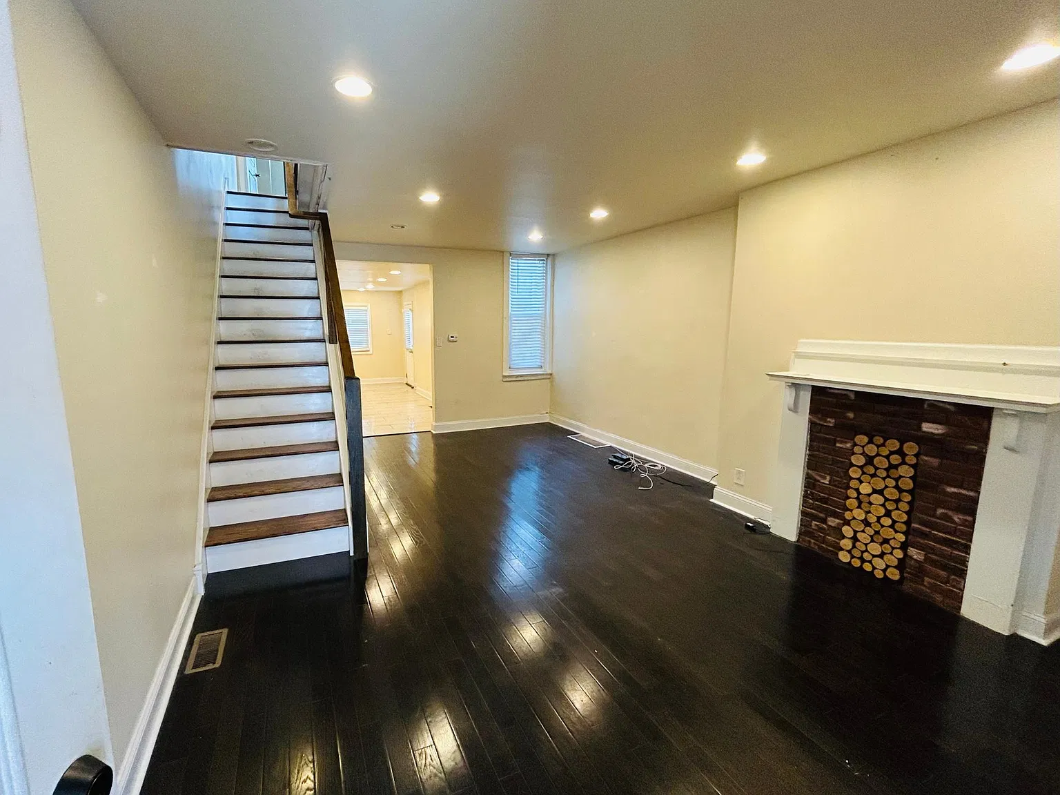 2504 E Oakdale St — Photo 3