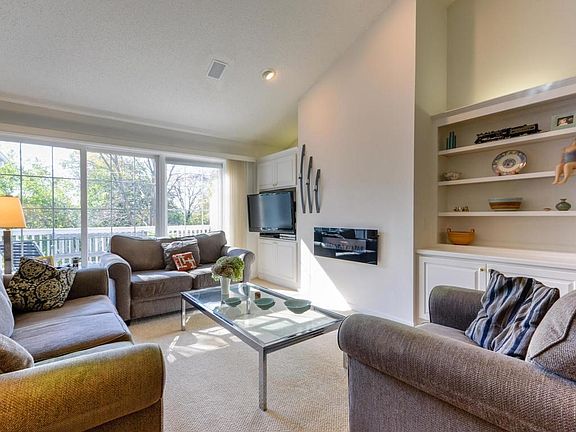 View from the foyer to the Great Room with soaring vaulted ceilings. A very nice, open feeling home ... but yet, comfortably-cozy.