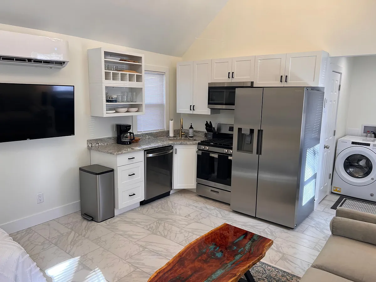 Building Photo - 6148 Winthrop Ave #5