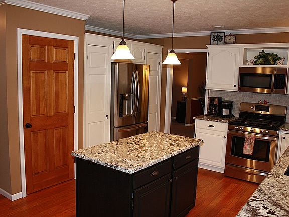 4th image of 51105 Hunter Cove Ct