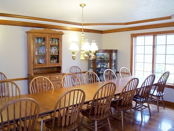 5th image of 34 Candlewood Dr