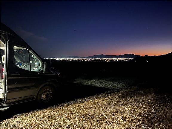 3rd image of 560 Ohio Rd