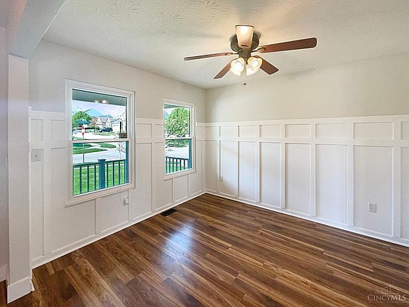 4th image of 345 Easton Manor Dr