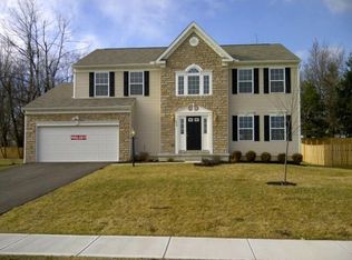 150 Deer Path Ct, Pataskala, OH 43062