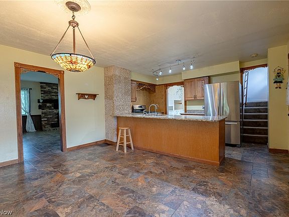 5th image of 3372 McClintocksburg Rd