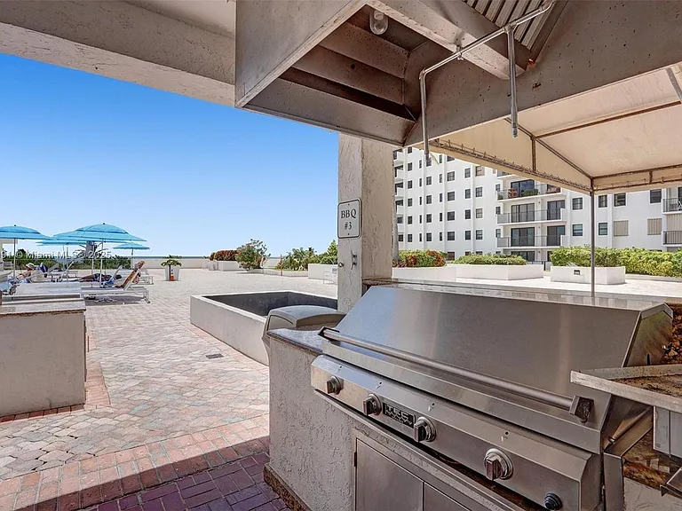 1201 S Ocean Dr — Photo 13