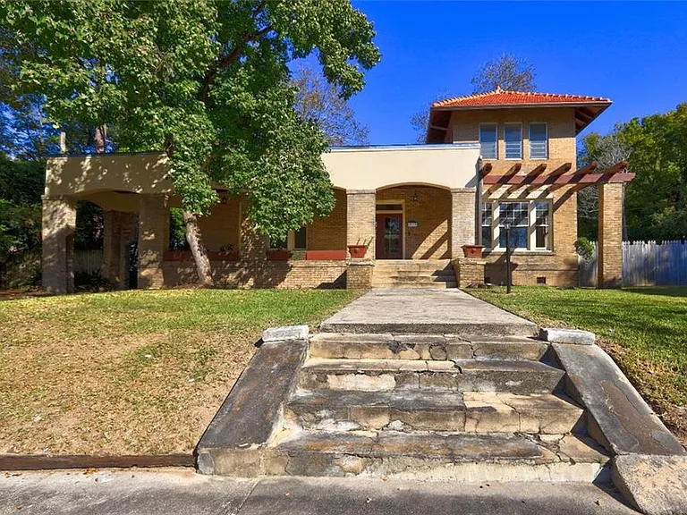 2733 Hillcrest Ave — Photo 3