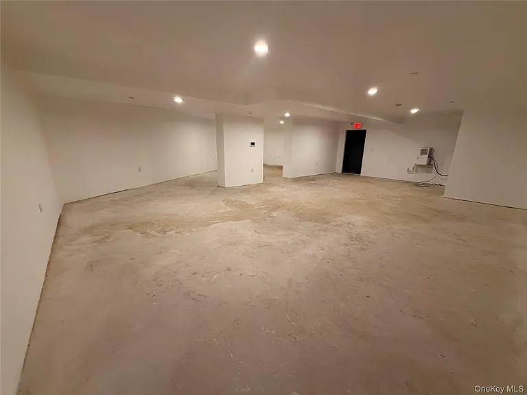 8713 Homelawn St — Photo 4