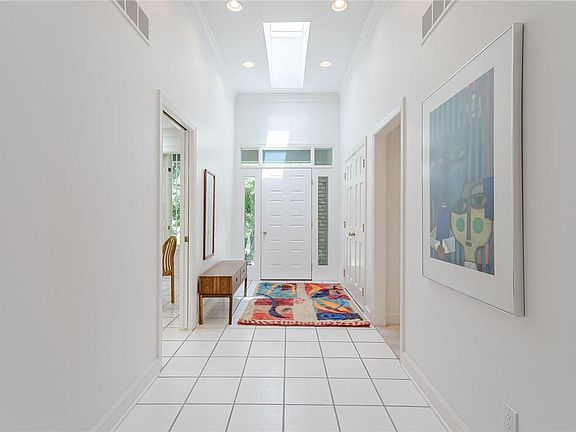 4th image of 60 Tobey Ct