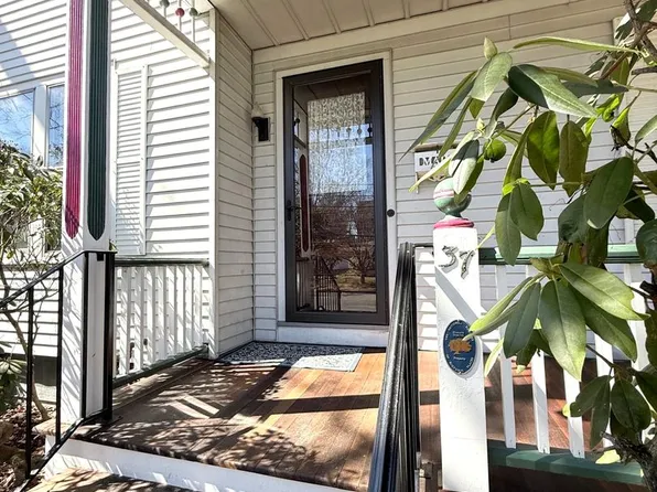 37 Oxford St, Hartford, CT 06105