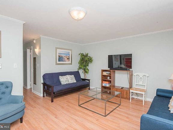 3rd image of 511 Robin Dr Unit 304