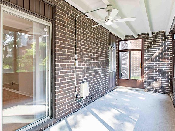5th image of 29 Stonehenge Cir APT 2