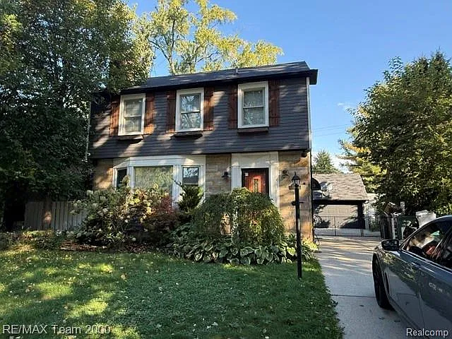 3 bed, 2.0 bath, 1700 sqft, $2,495 — Photo 2
