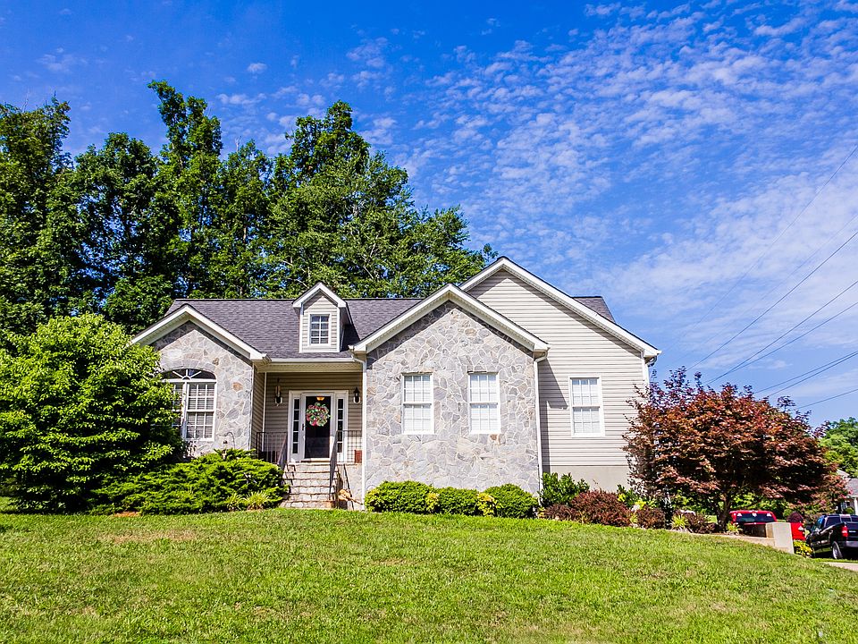 1st image of 405 Stonehedge Dr