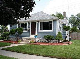 1427 Towers Rd, Oregon, OH 43616