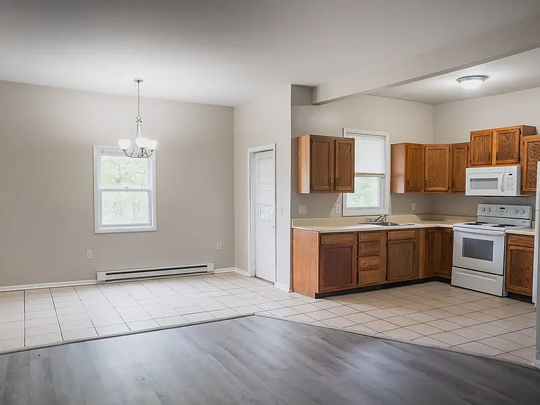 137-139 Main Street — Photo 2