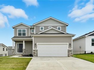 780 Creekmoor Dr, Raymore, MO 64083