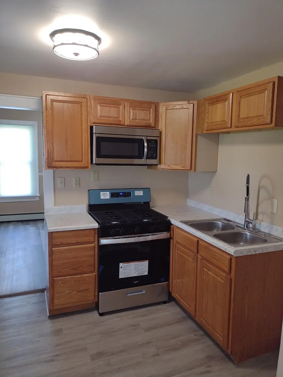 Building Photo - 209 S Maple Ave