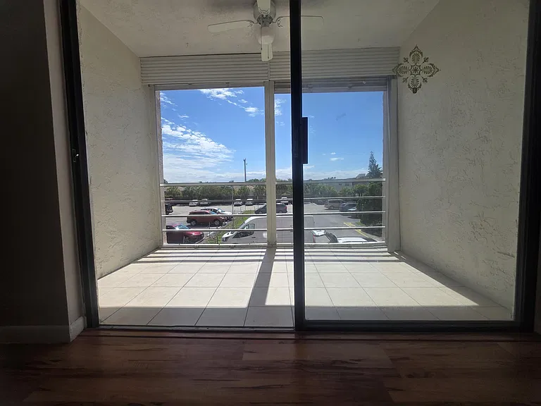 2851 Somerset Dr #208 — Photo 10