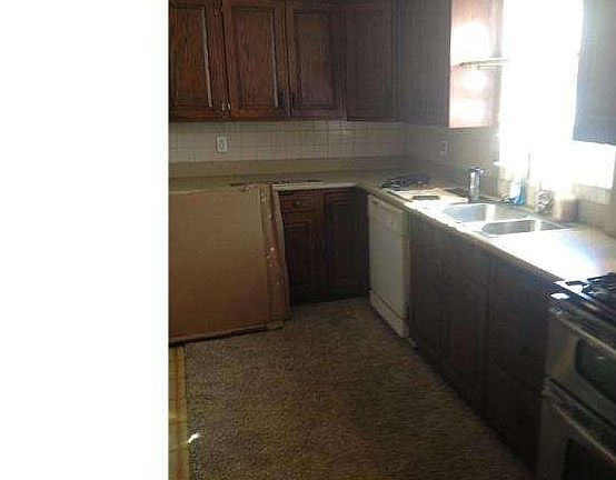 3rd image of 318 Roosevelt Ave