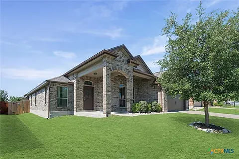 3 bed, 2024 sqft, $2,300 — Photo 2