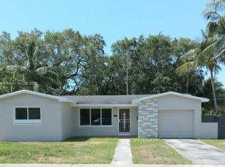 900 NE 154th St, Miami, FL 33162