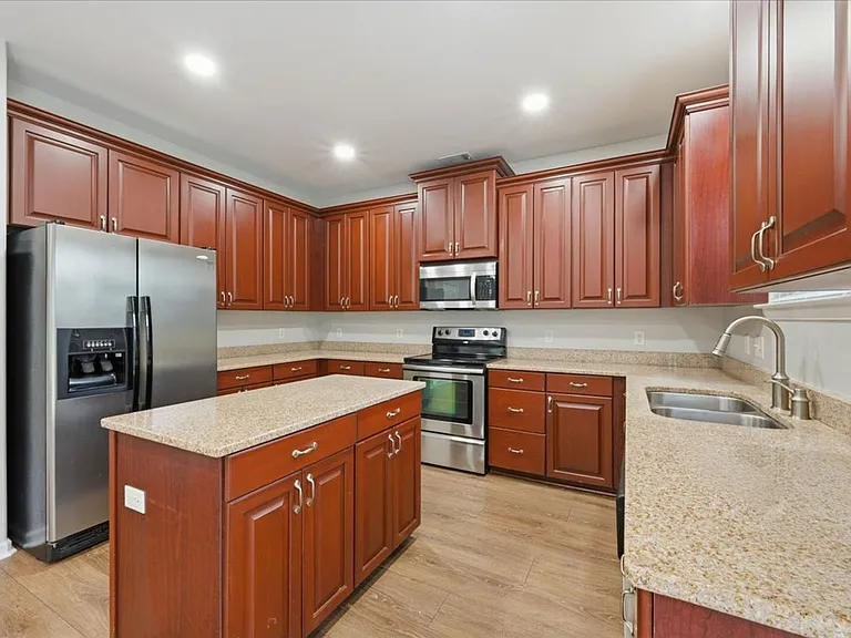 8 Woods Way — Photo 4
