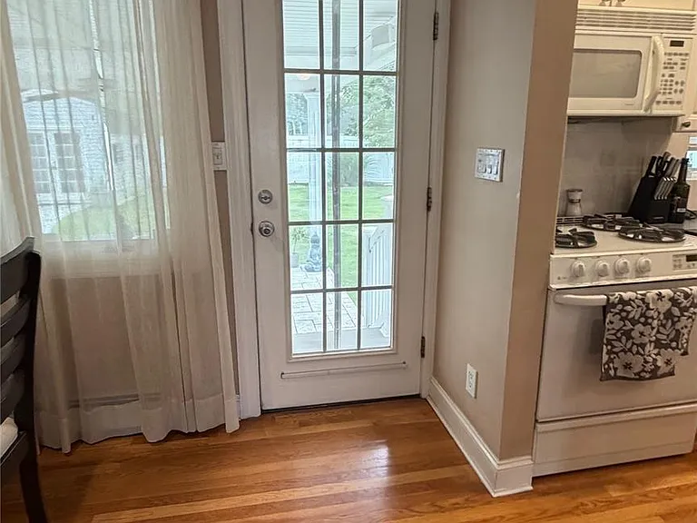 914 Annette Dr — Photo 6