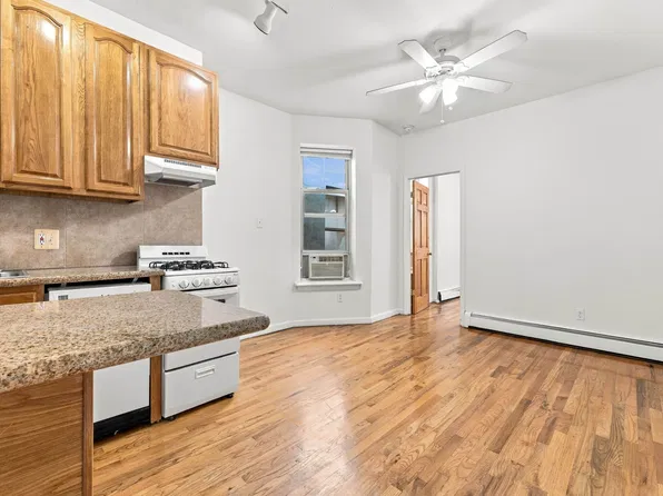 647 Franklin Avenue image 1 of 7