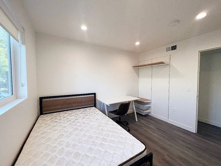 1439 W 37th Dr — Photo 21
