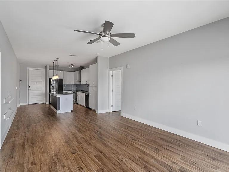 6444 Burnet Rd #501 — Photo 10