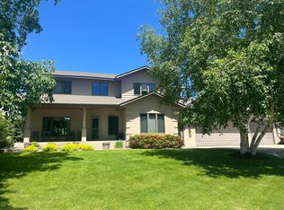 304 Country Club Dr NE, Willmar, MN 56201